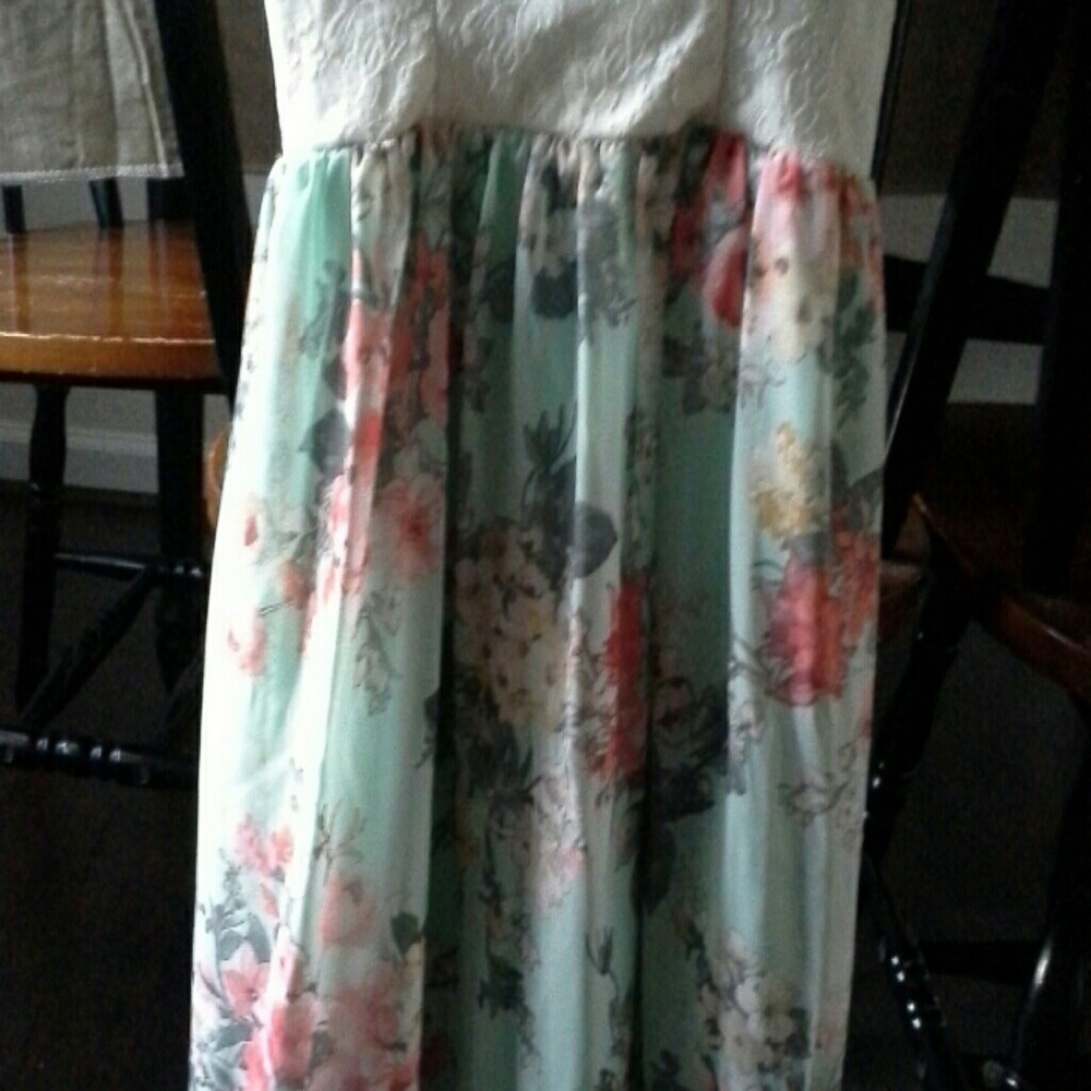 Dress - Picture 3 of 4